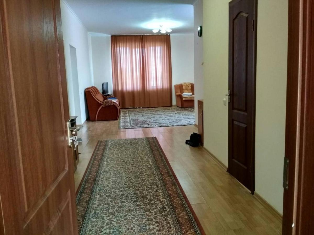 Apartments Domovik Просторная Квартира С Видом На Горы Мукачеве Екстериор снимка
