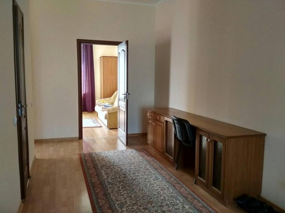 Apartments Domovik Просторная Квартира С Видом На Горы Мукачеве Екстериор снимка